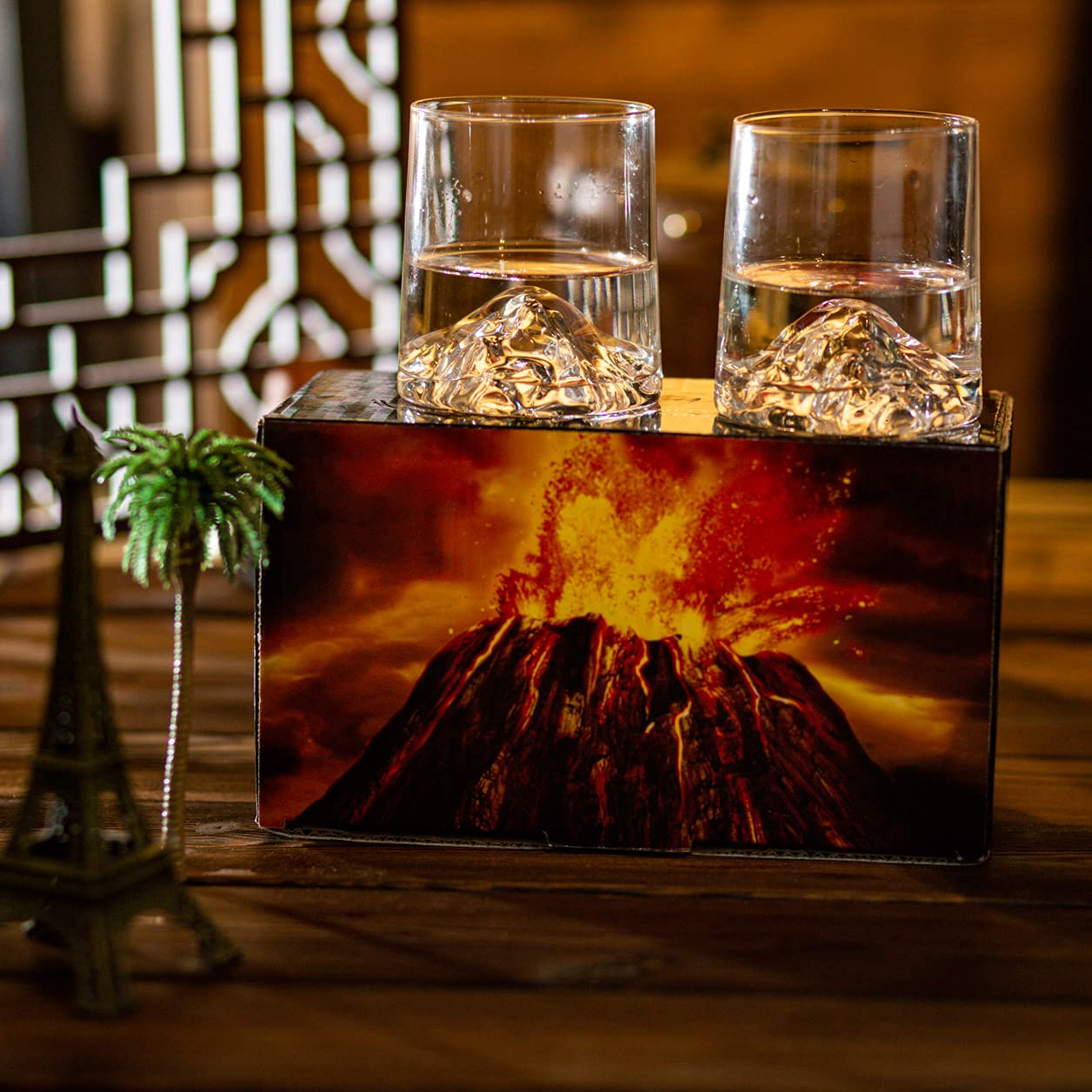 HCYCFY heavy-base crystal glass keeps drinks cool and stable.