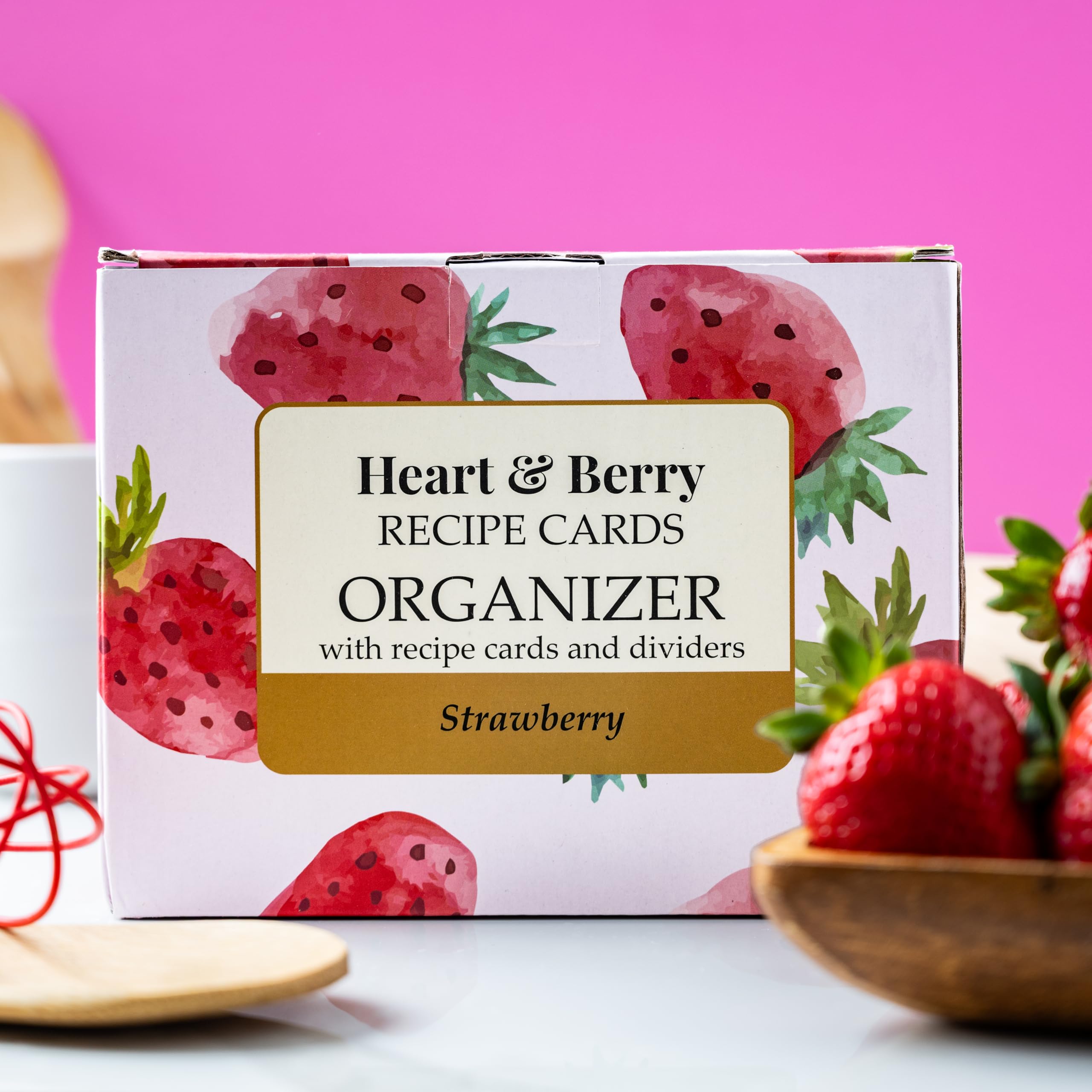 Heart & Berry tin box with hinged lid designed for 4x6 index cards.