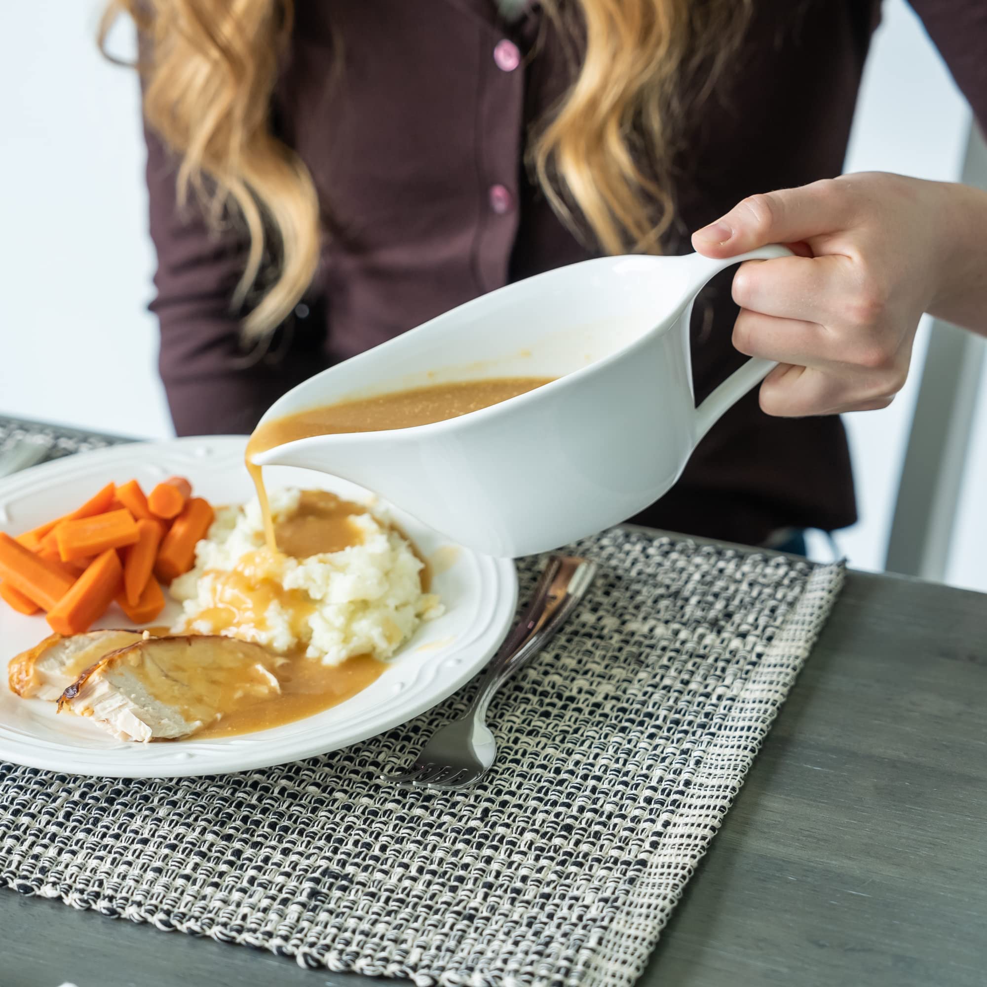 Heartland Home gift-boxed gravy boat ideal for housewarmings and holidays.