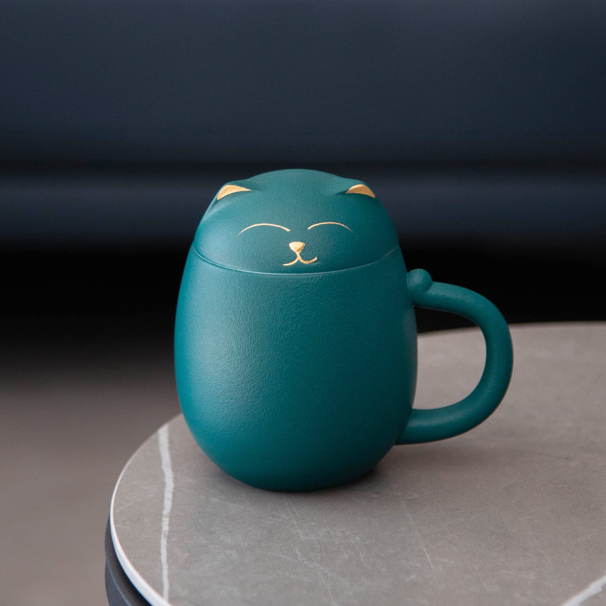 HEER Cat Tail handle offers comfortable grip for safe sipping