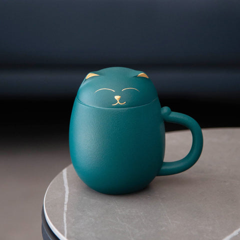HEER Cat Tail handle offers comfortable grip for safe sipping