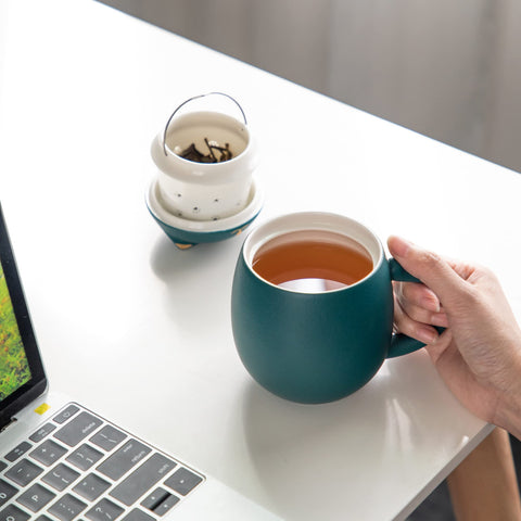 Fine mesh bottom prevents loose leaves from reaching the cup