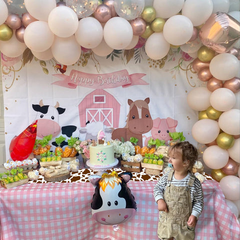 Hegbolke spill-proof table runner simplifies cleanup after family gatherings.