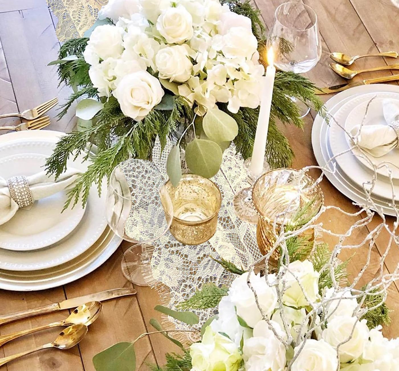 HEIPINIUYE table decoration with candles and flowers creating a sophisticated ambiance