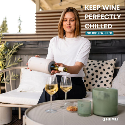 Hemli vacuum-insulated double-wall preserves chill for 12 hours.