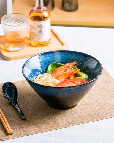 HENXFEN LEAD wide-mouth design makes ingredient loading easy.