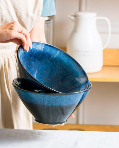 HENXFEN LEAD matching chopstick rest enhances table setting.