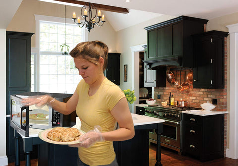 HENYU kitchen essential keeps counters clean during reheating sessions.