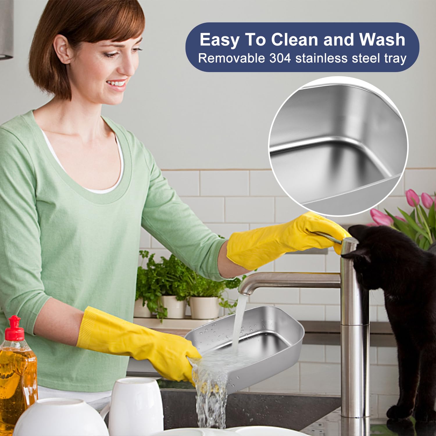 Herrfilk lunch box with leak-proof cover prevents spills during transit.