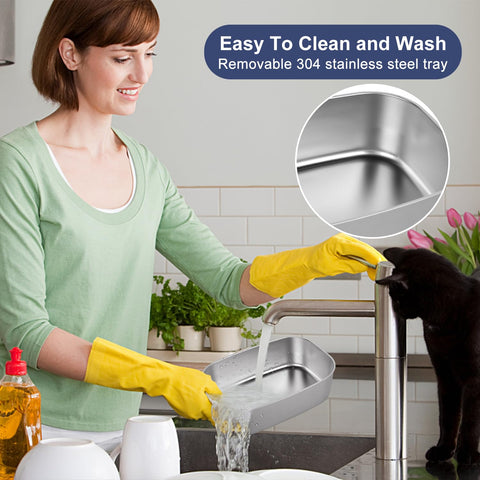Herrfilk lunch box with leak-proof cover prevents spills during transit.