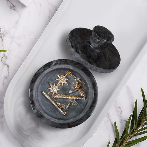 HESHIBI marble salt and pepper box shows moisture-resistant design for fresher seasonings