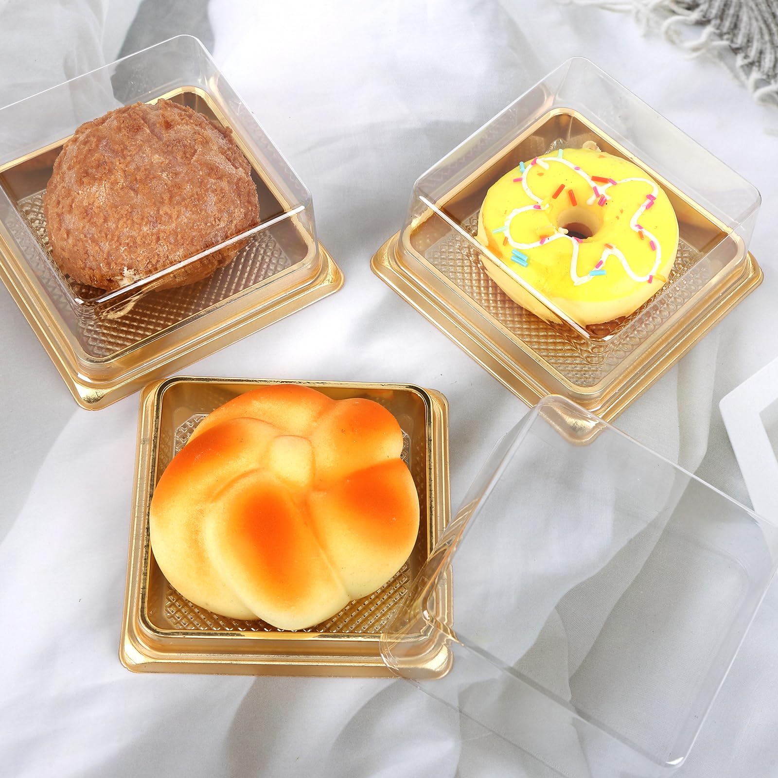 Hewnda mini dessert box clear dome: elegant packaging for gifts.