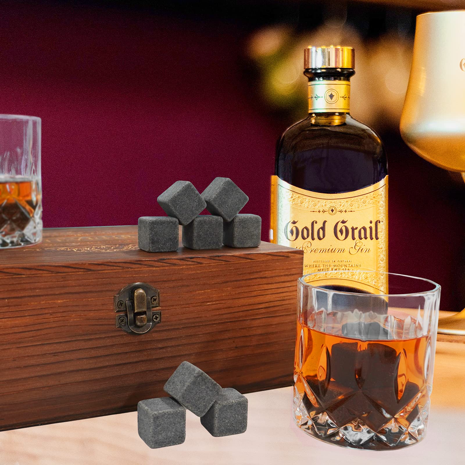 HEYPUB tongs and two coasters add practical serving accessories.