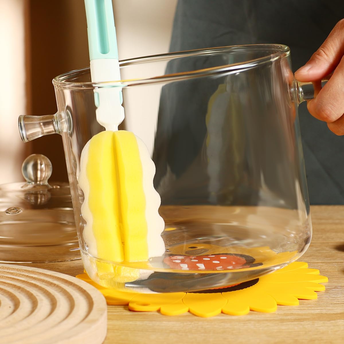 HHMJSM silicone hot pads set for safe handling of the pot