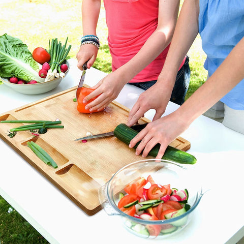 HHXRISE bamboo surface that’s knife-friendly during prep.