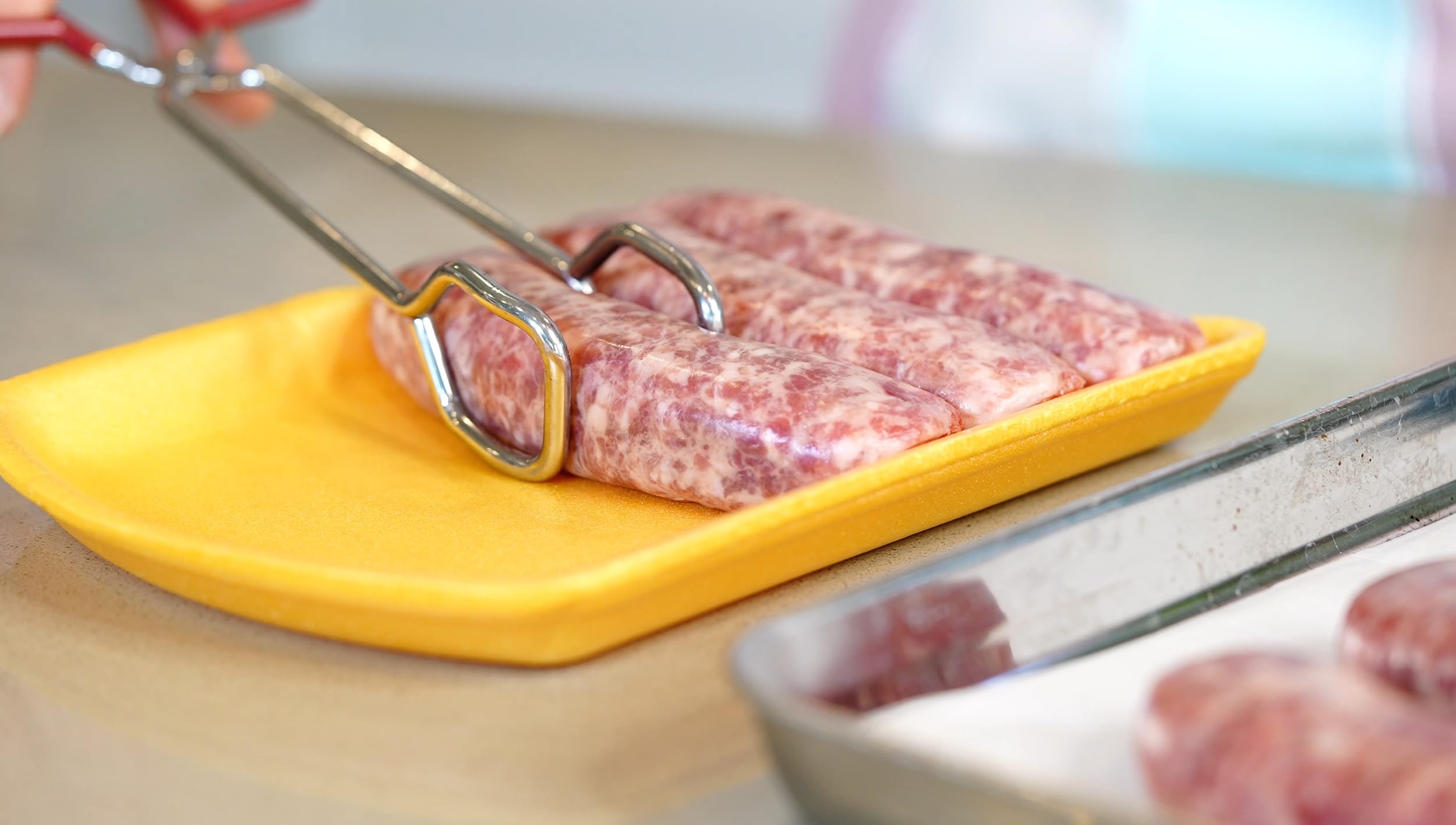 Hiash 2-pack kitchen tongs for versatile use in different zones.