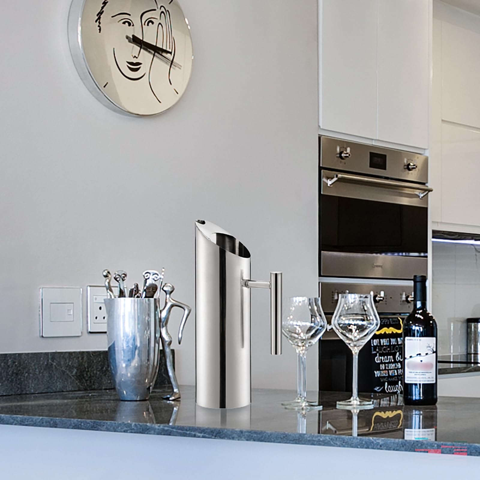 Hiceeden 1.5-liter capacity ideal for large gatherings and refills.