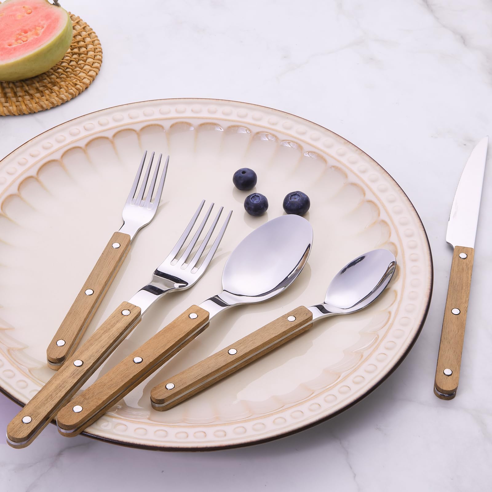 HIFIND dinner spoon 8.2-inch ideal for soups and everyday meals.