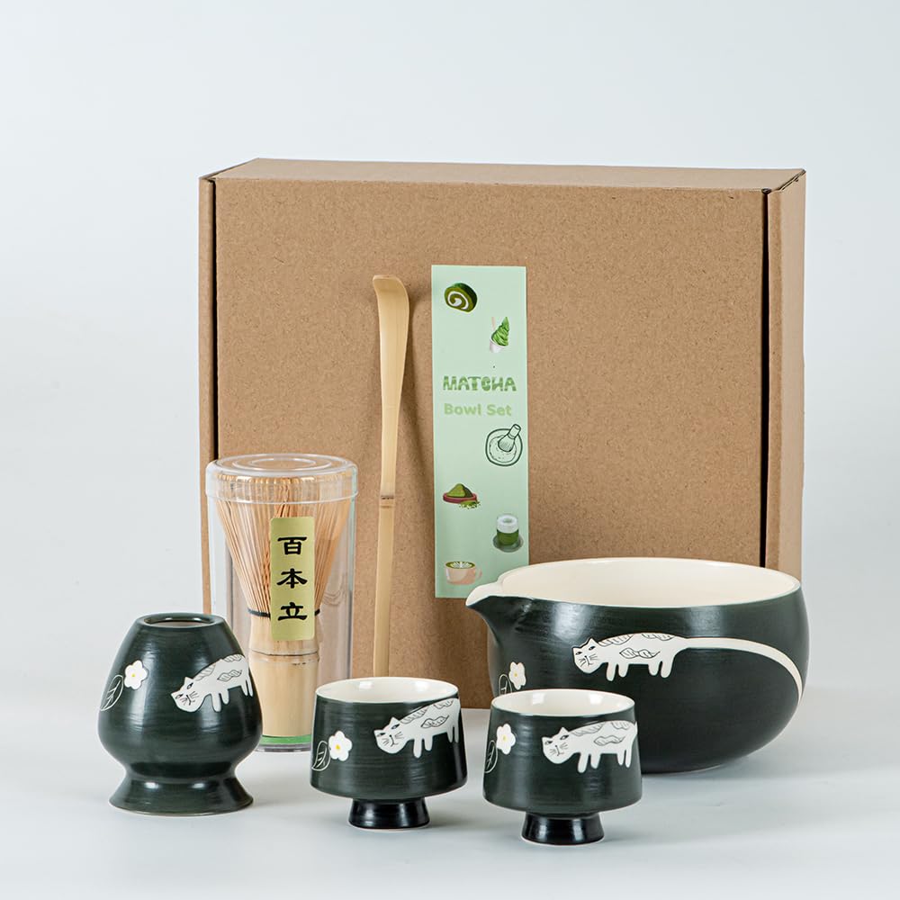 Hijaunatis cat matcha bowl with spout for smooth pours