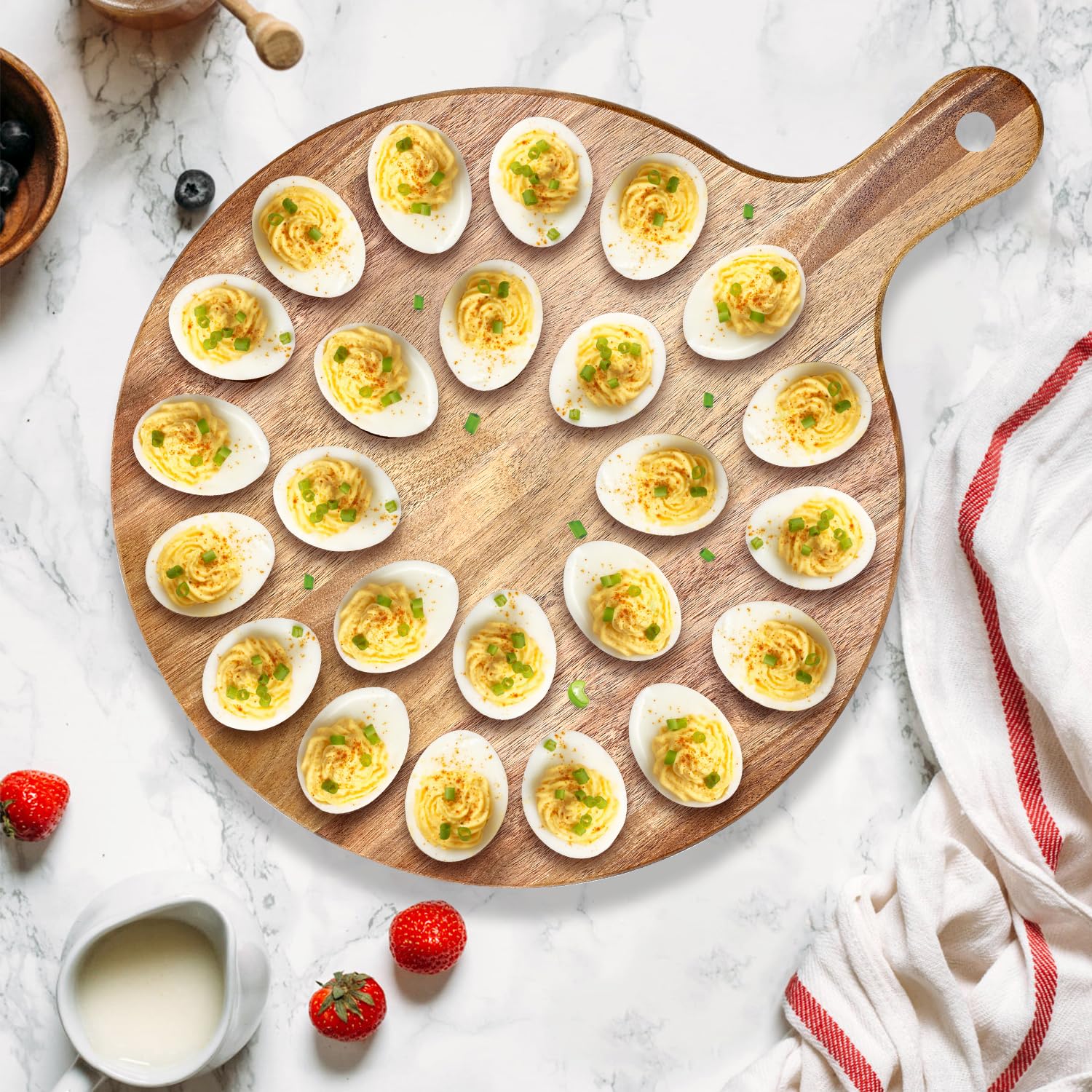 Hilislog Round Tray measures 17 by 13 inches for generous serveware.