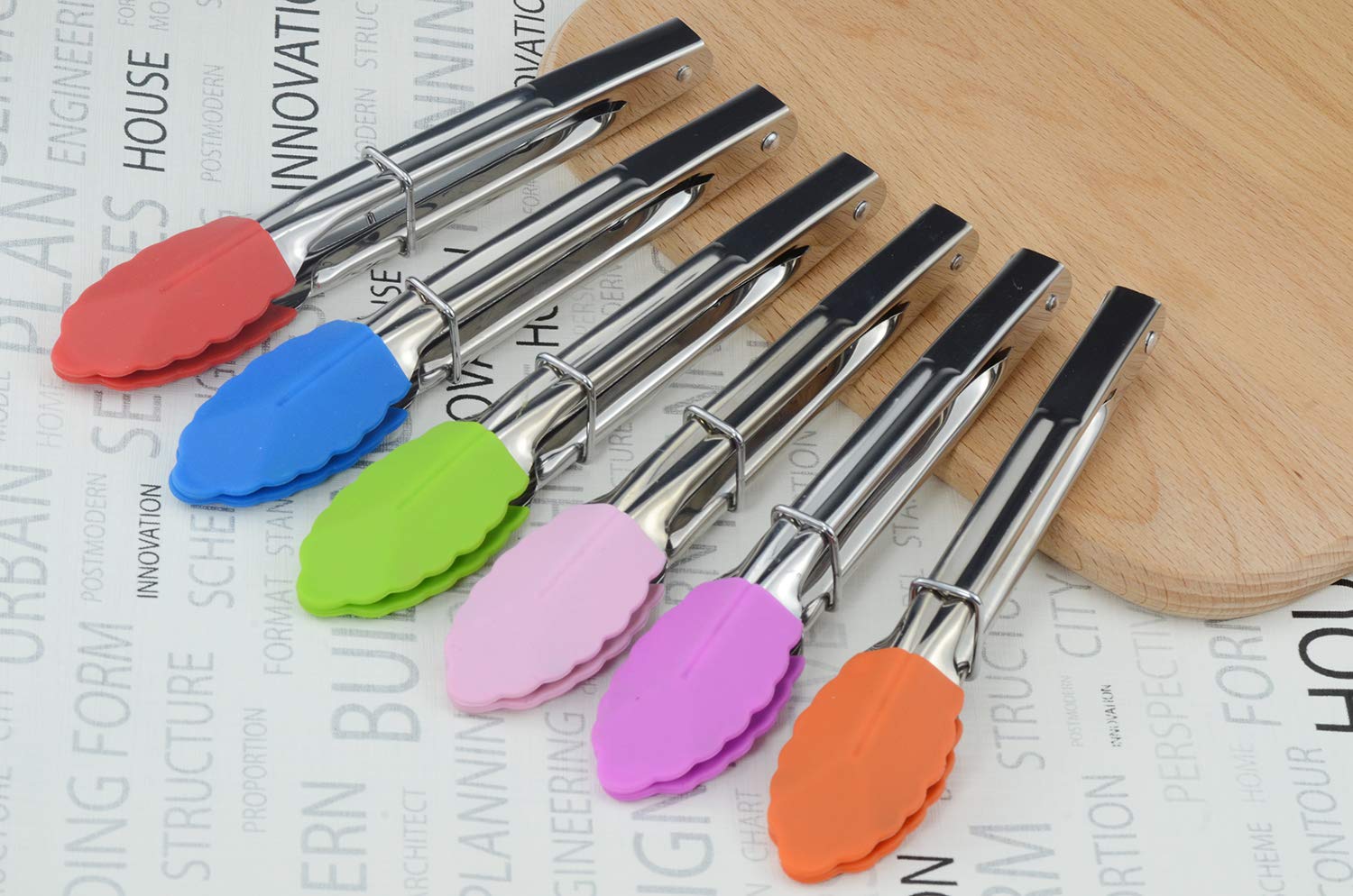 Hinmay small silicone-tipped tongs in pink, perfect for cheese and bread serving at table.