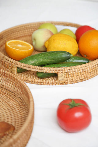 Hitomen tray filled with fruit demonstrates versatile kitchen display and organization.