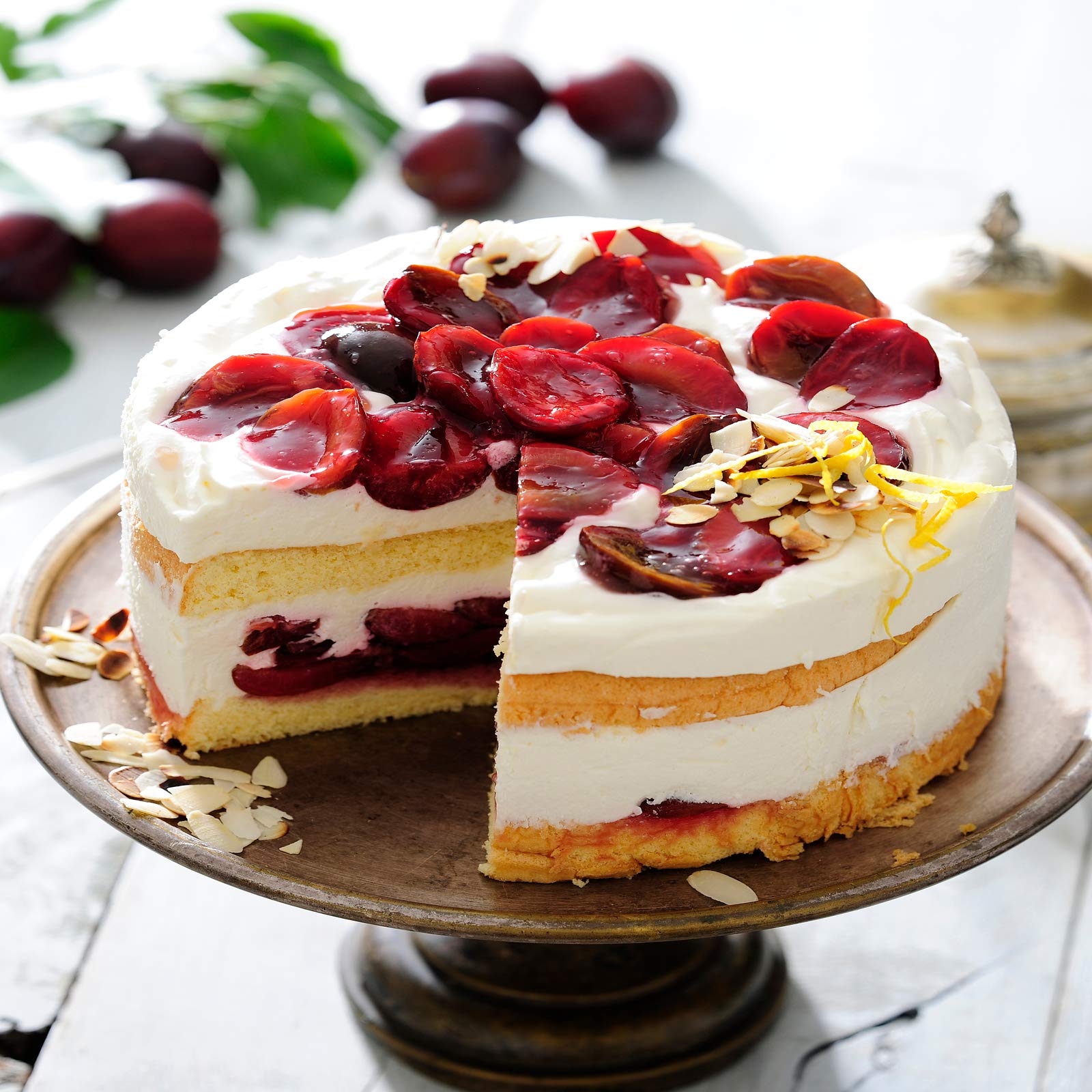 HIWARE dishwasher-safe bakeware offers convenient cleaning after busy baking sessions.
