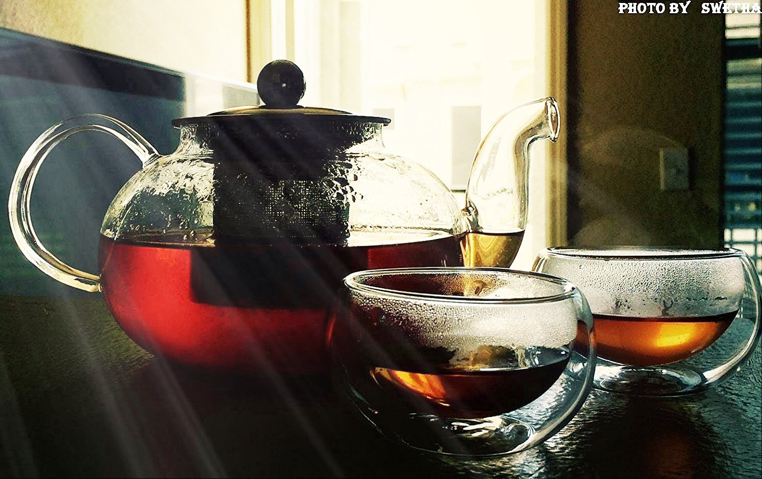 Hiware glass teapot on stove for versatile brewing