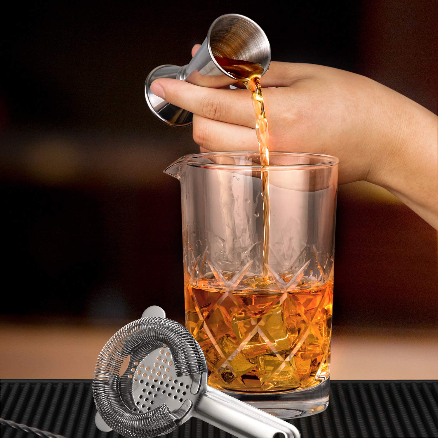 HIWARE mixing glass with wide mouth and pour spout for smooth pours.