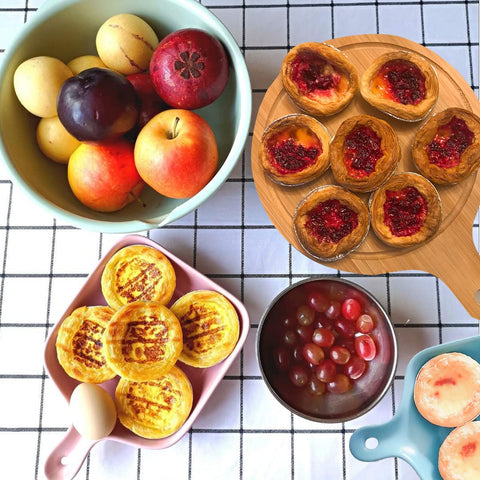 HLCM disposable mini pans for easy cleanup after baking.