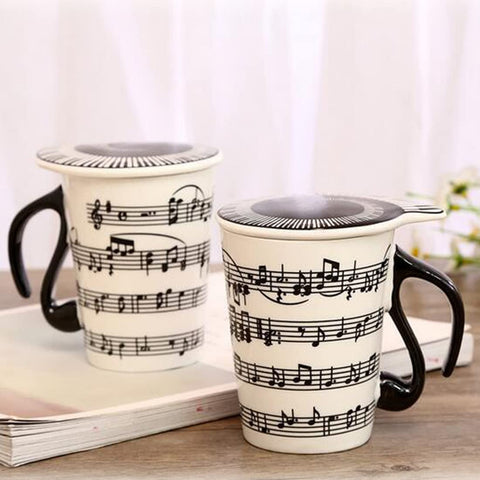HLJgift mug lid with spiral keyboard detail for stylish hot beverages.