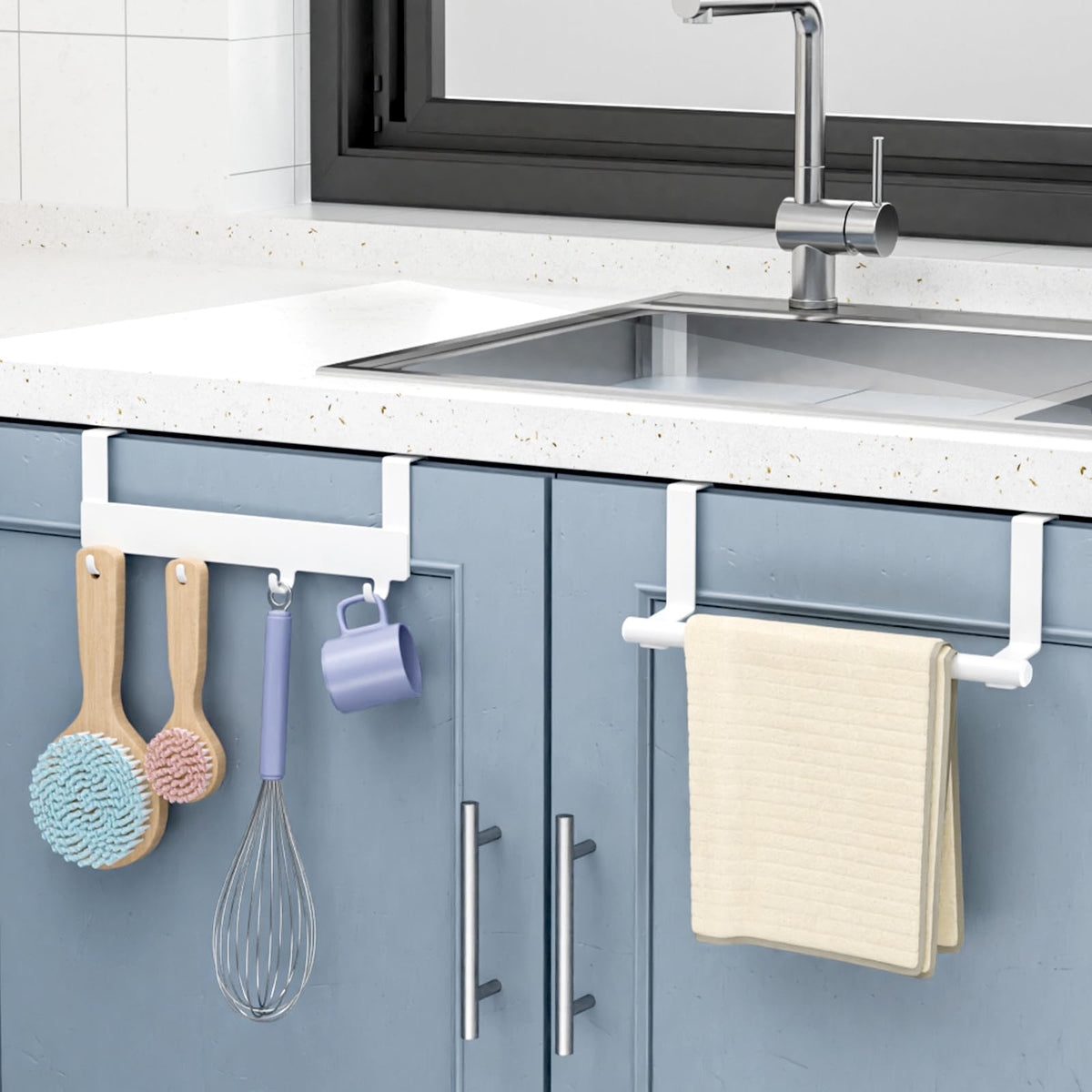 HOISIMDY towel holder over the cabinet door keeps towels within reach for quick drying