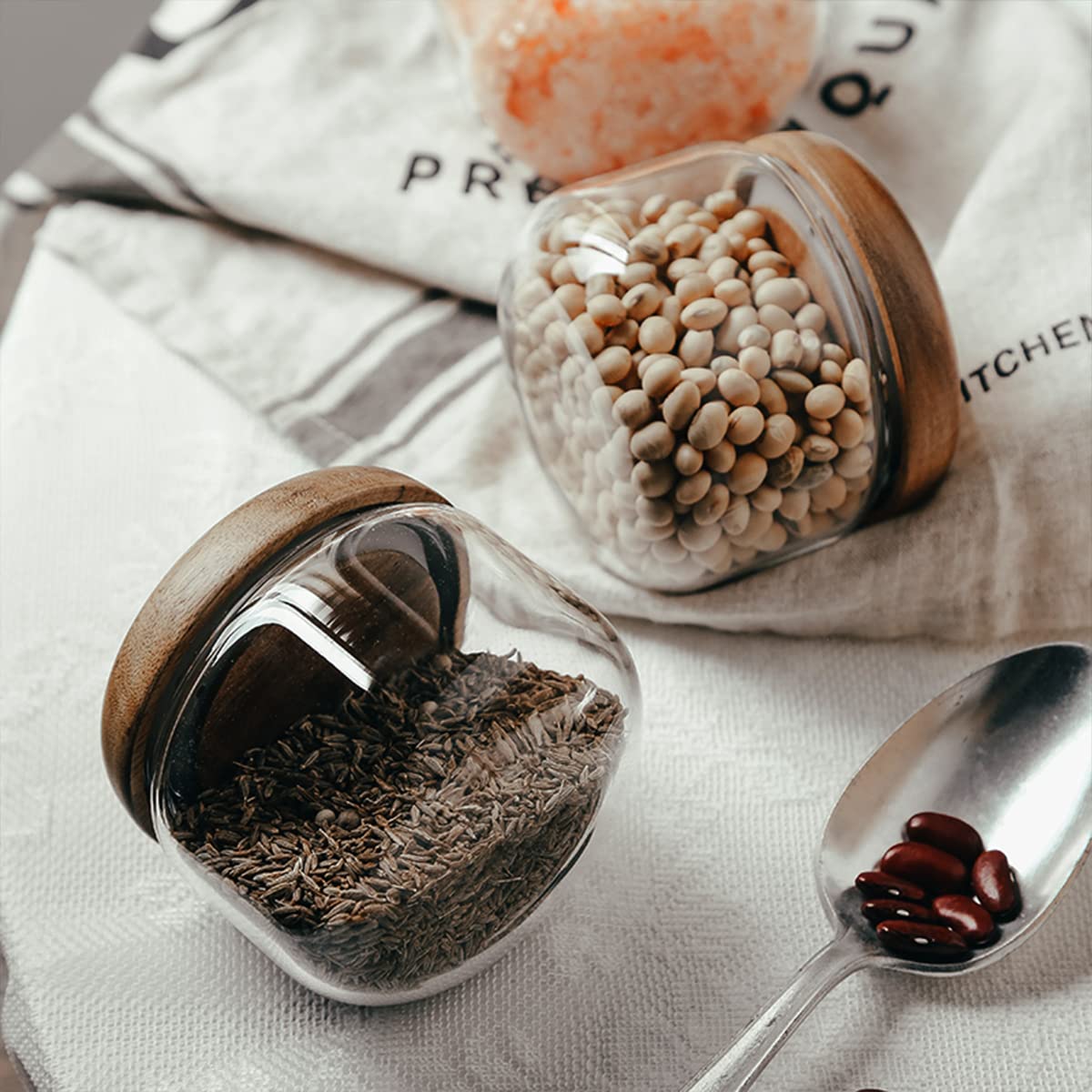 HolaJia wide-mouth jar enables easy cleaning and quick access.