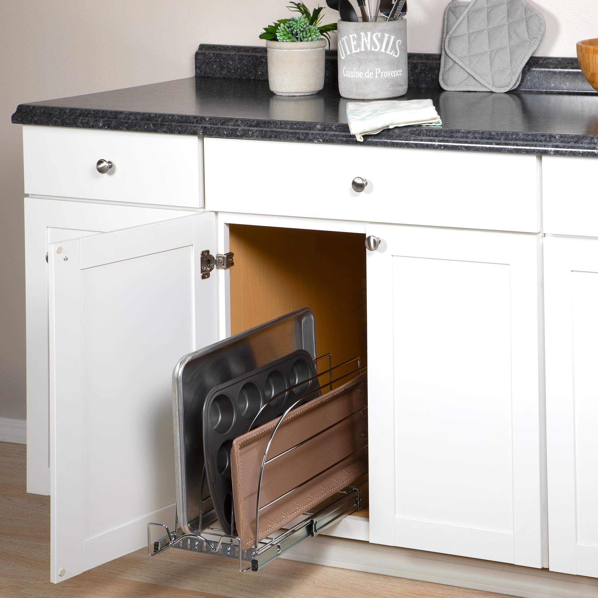 Adjustable dividers adapt to bakeware sizes for flexible storage