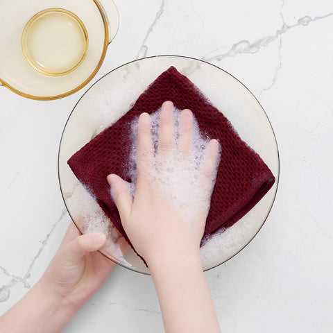 Homaxy 12x12 inch cotton dishcloth laid flat for versatile kitchen drying.