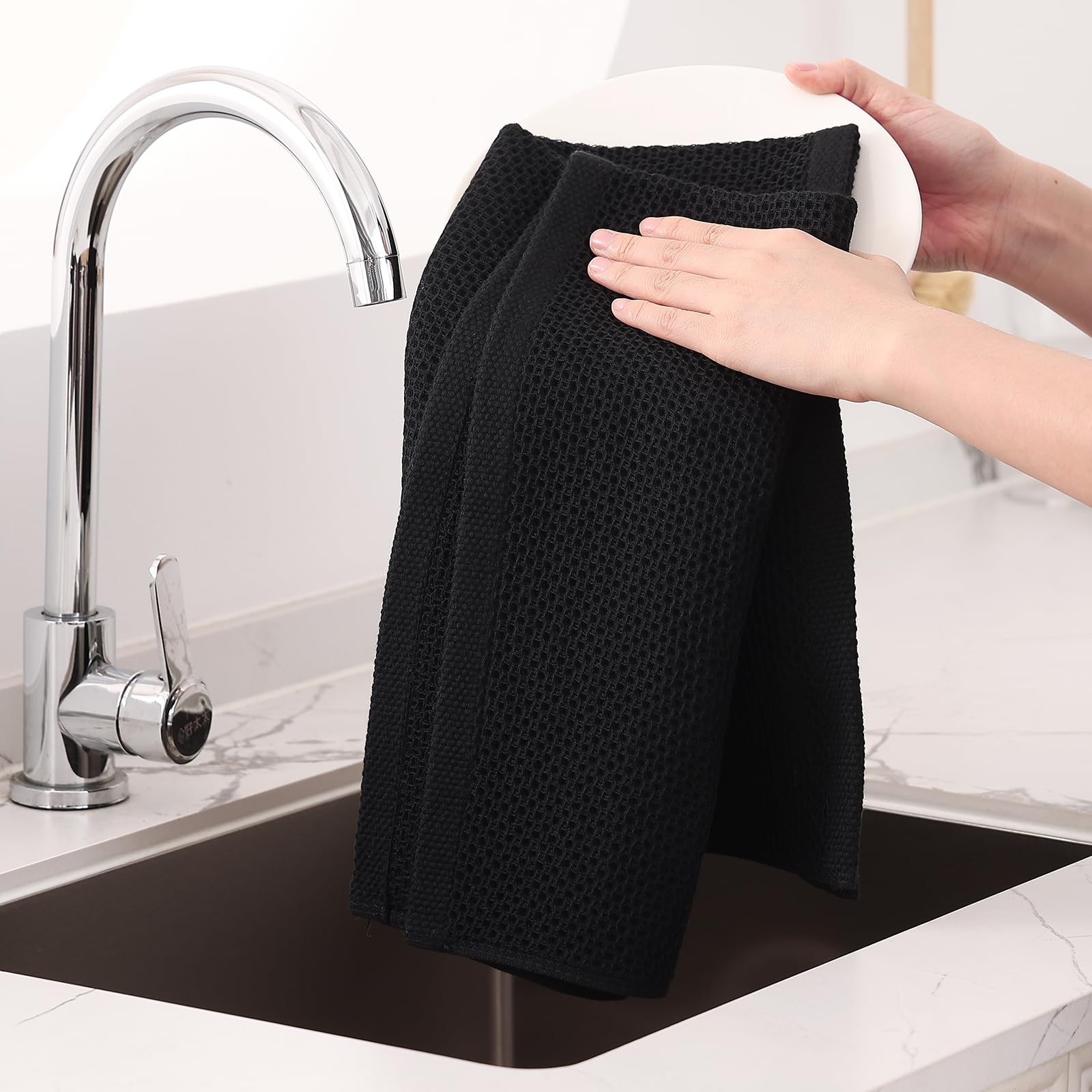 Homaxy black dish towel adds a stylish, versatile option for busy kitchens.