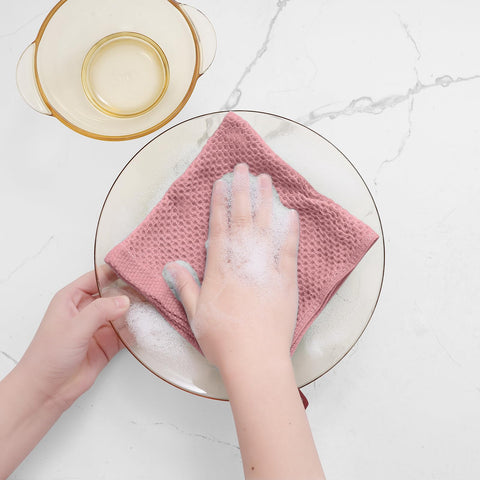Easy-care label illustrating cold wash and low tumble dry tips