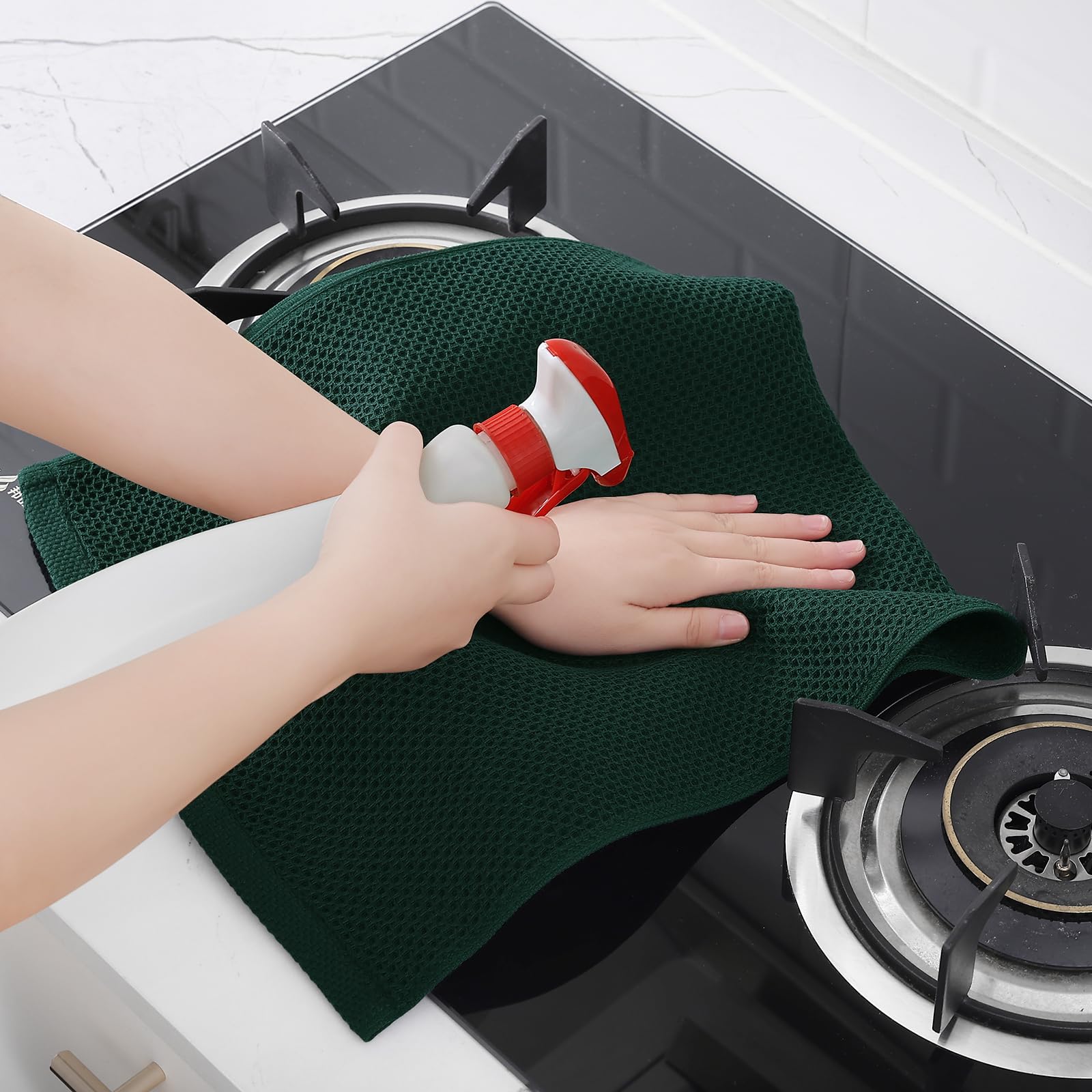 Homaxy dish towels feel ultra-soft and absorbent for fast drying and cleanup.