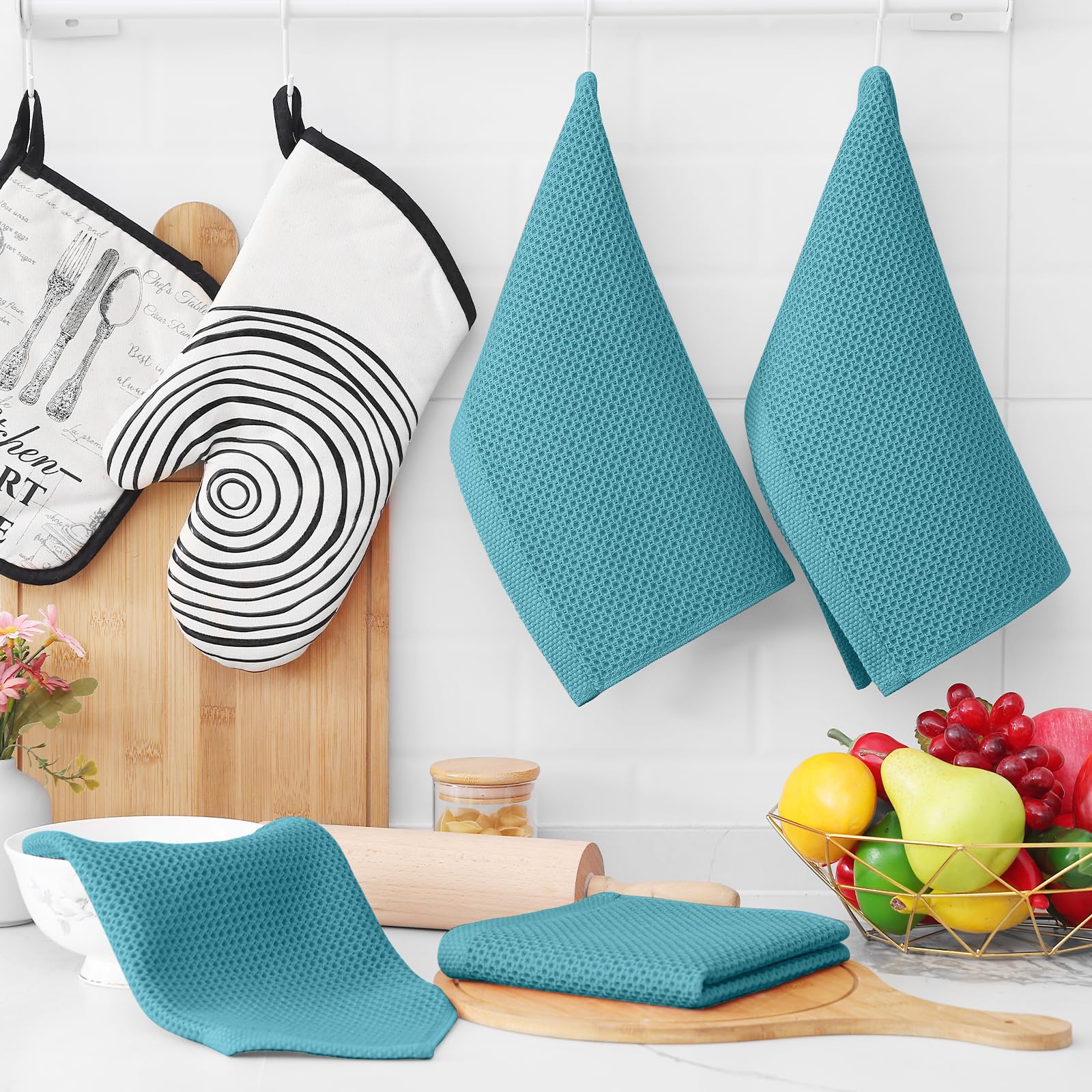 Homaxy waffle weave dishcloth is lightweight for easy handling during chores.