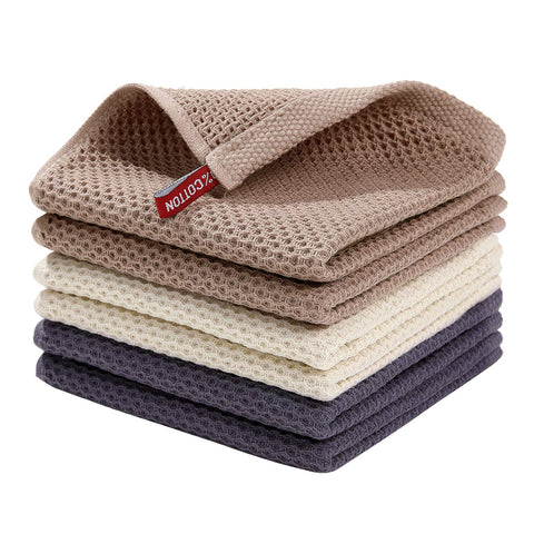 Homaxy dishcloth close-up shows a soft waffle weave for gentle dish drying.