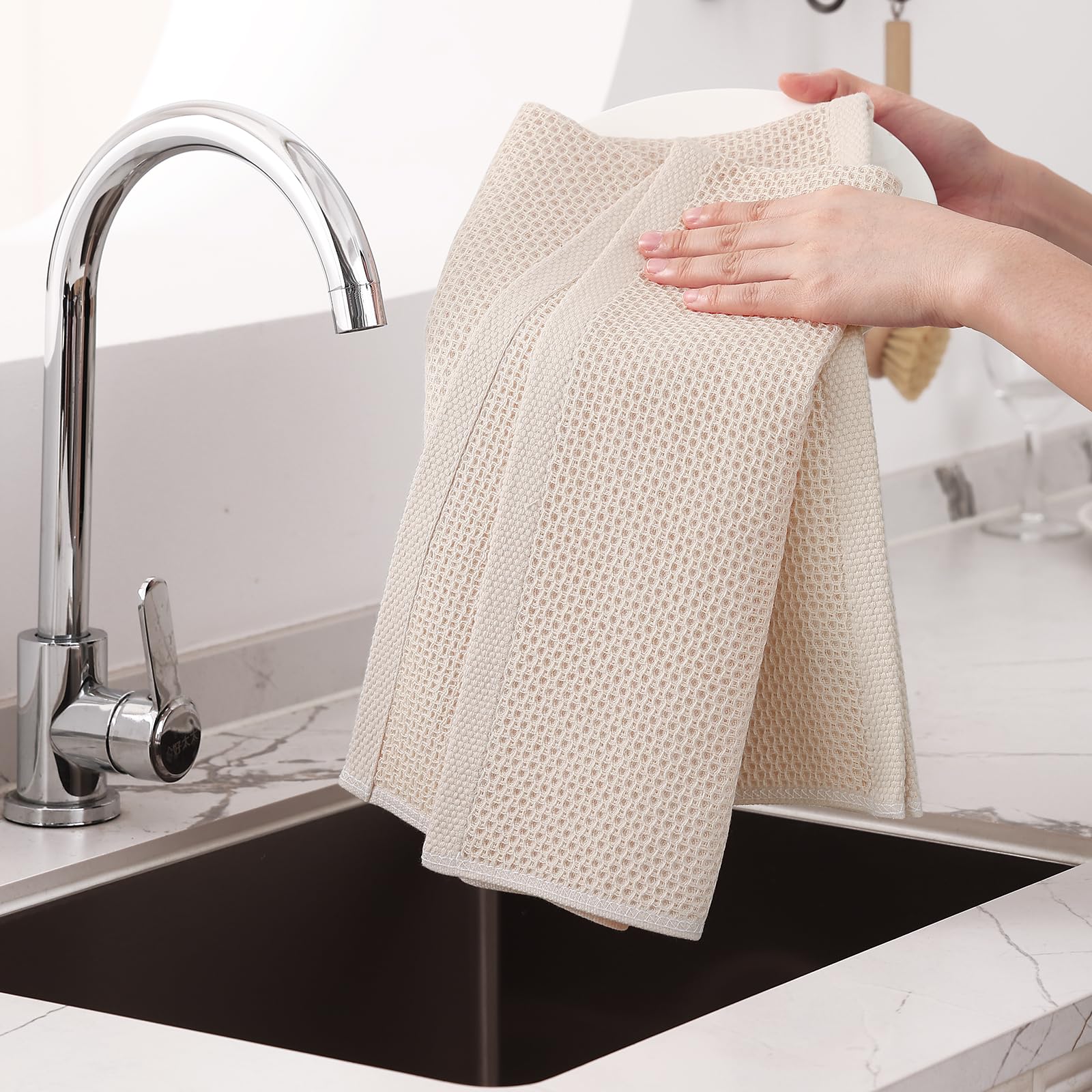 Homaxy beige towels shown for quick drying and lightweight feel