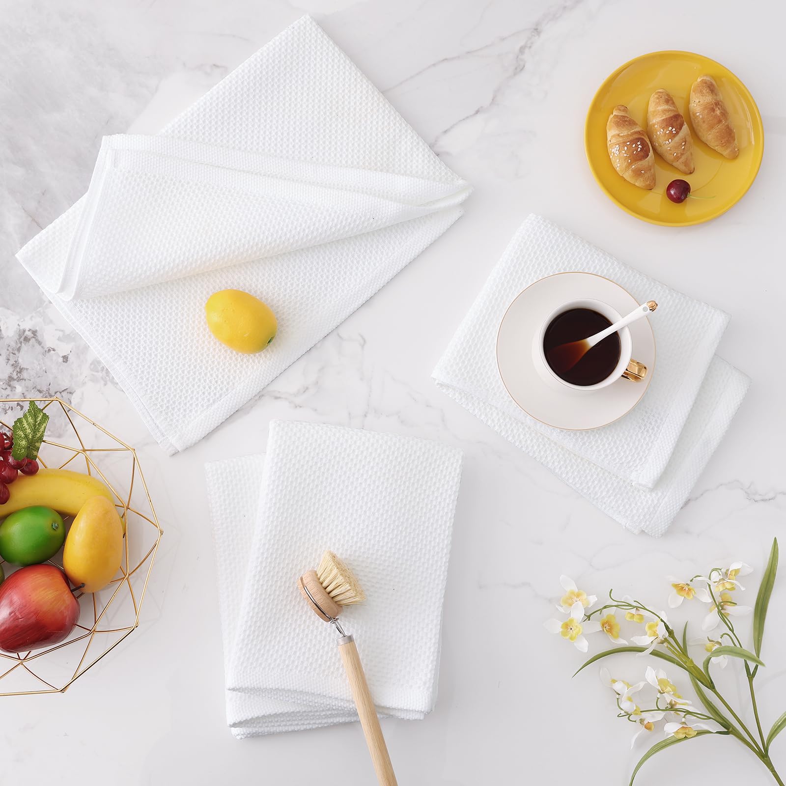 Homaxy gift-ready white towels make a thoughtful housewarming or holiday present.