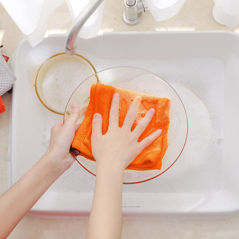 Homaxy honeycomb-design dishcloth offers lightweight, durable cleaning.