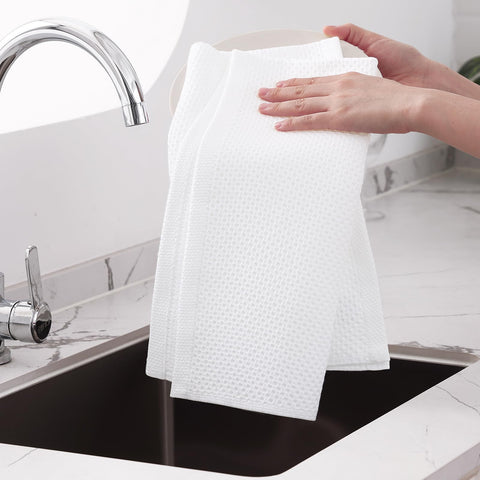 Homaxy soft dish towels deliver scratch-free handling for delicate cookware.