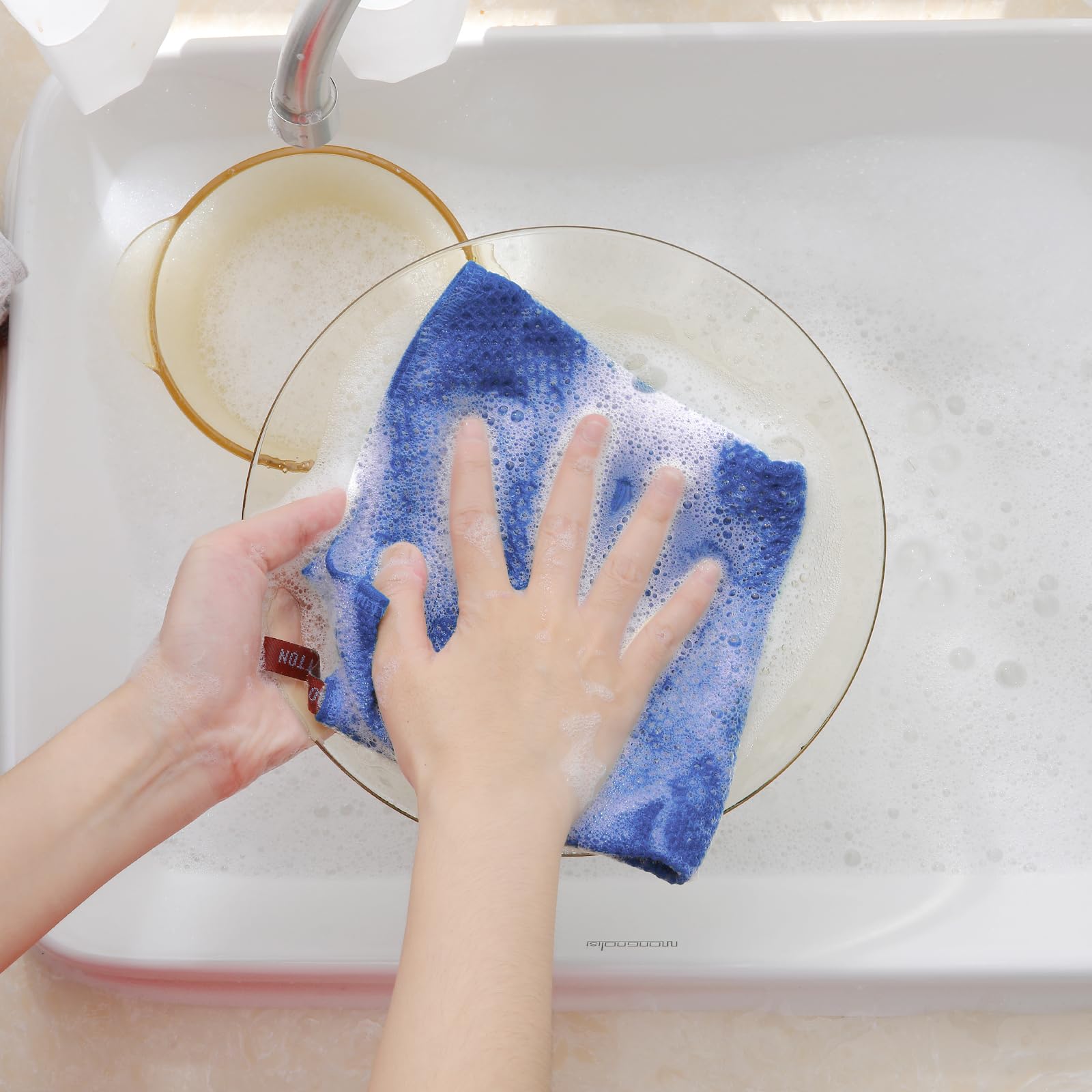 Homaxy waffle dishcloths provide easy care and long-lasting color retention.