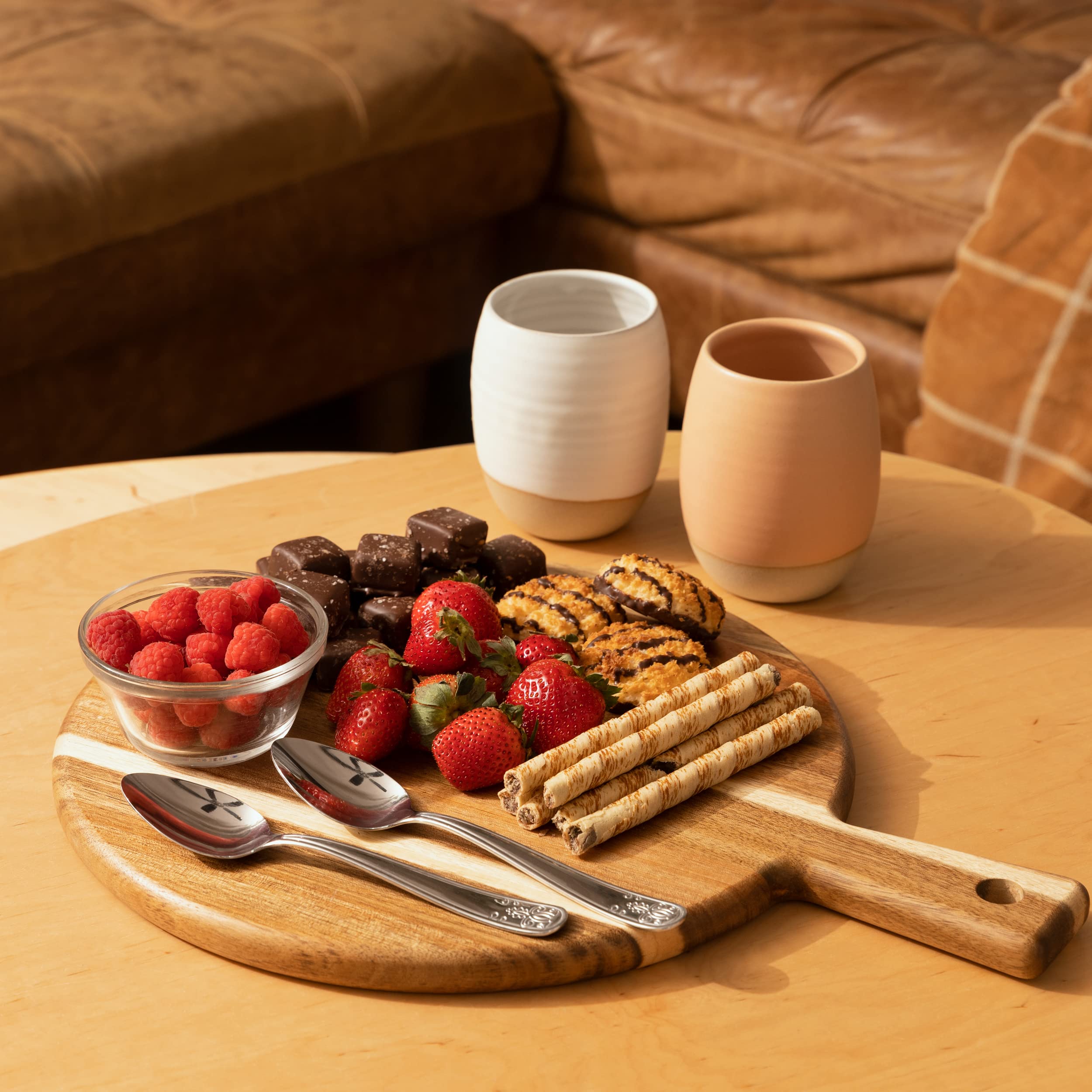 Home Beets Acacia cutting board with handle for meat prep