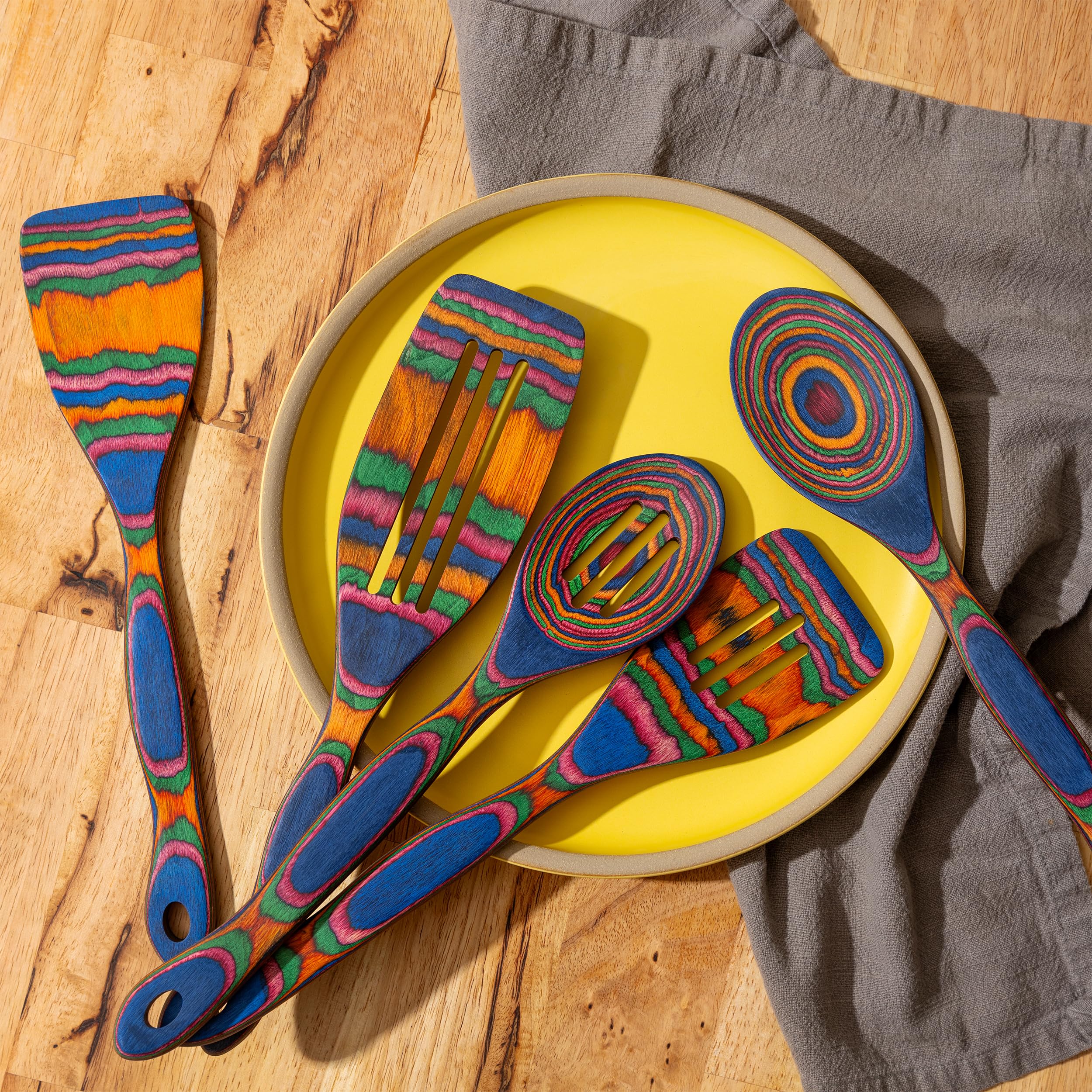 Home Beets Pakka wood utensils, blue rainbow look, easy cleaning after cooking.