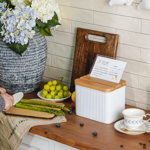 HOME PALETTE includes 24 recipe cards for quick reference and organization.