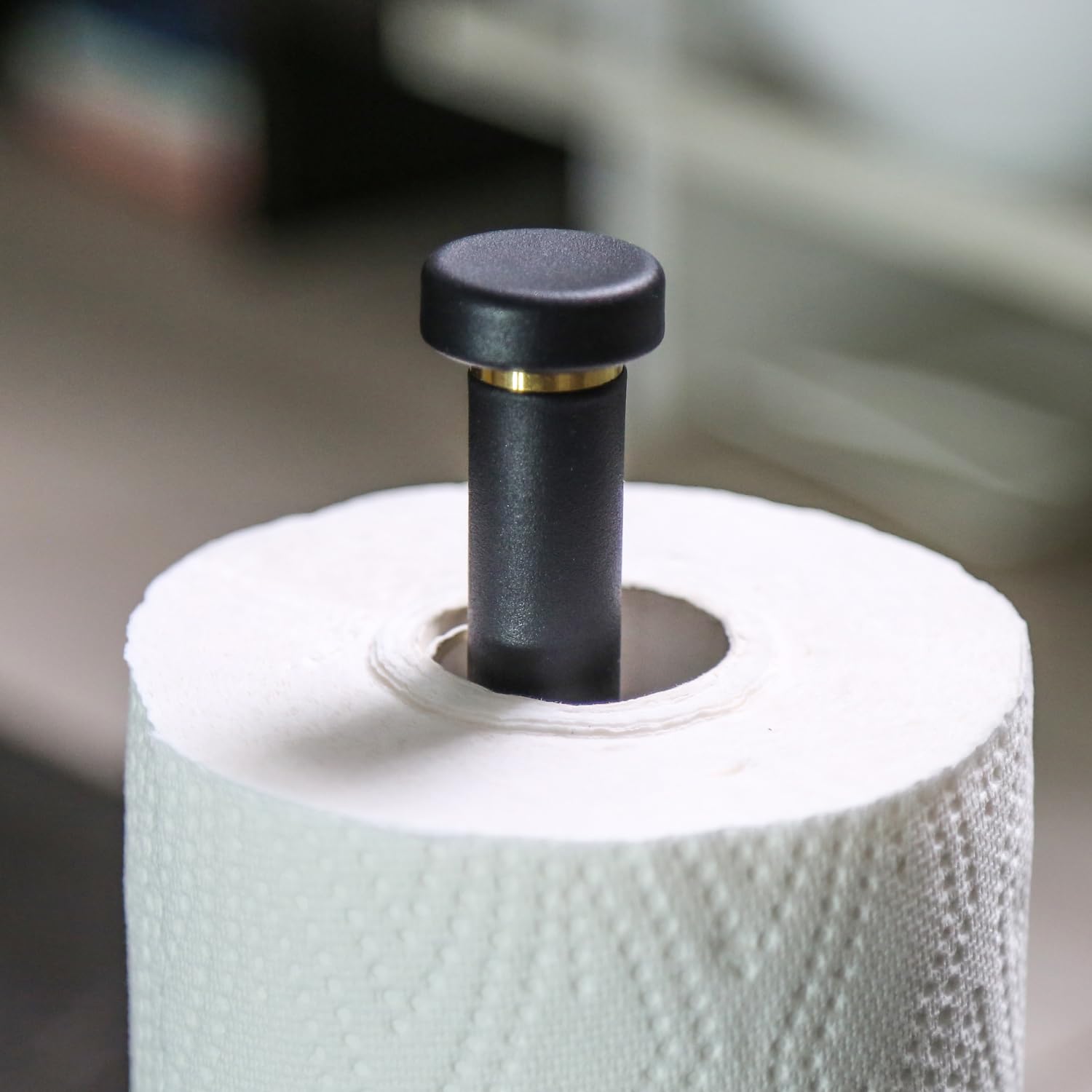 HOMEFELIZ weighted anti-slip base keeps the counter steady.