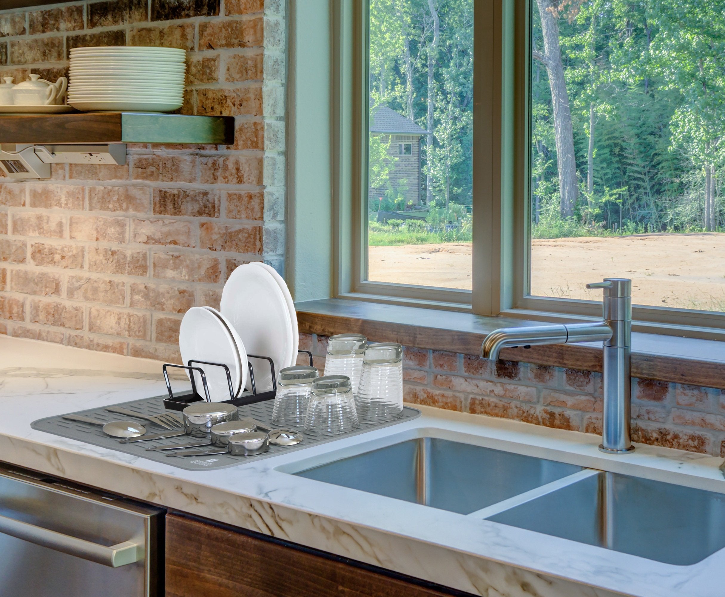 Homeway Essentials large dish mat provides soft surface and efficient drainage